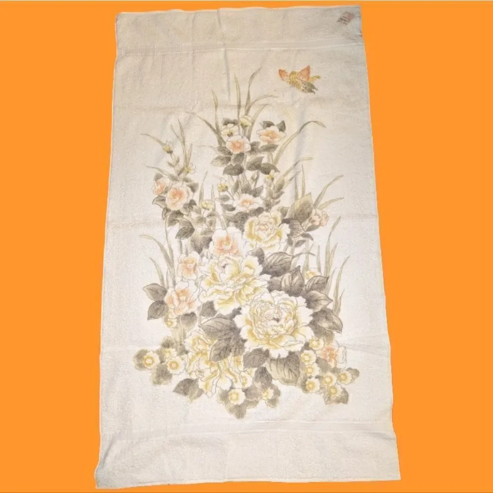 Vintage Canon white towel set with floral and butterfly print‎